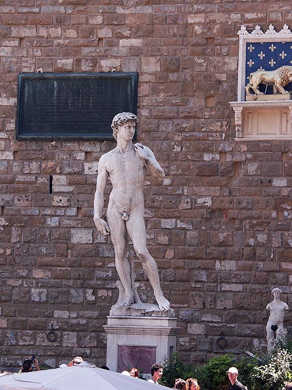 PICT0179.JPG - Duplicate David, outside the Uffizi Museum