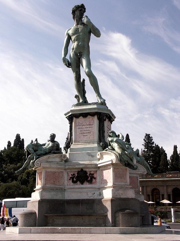 PICT0230.JPG - Another Leonardo Da Vinci statue