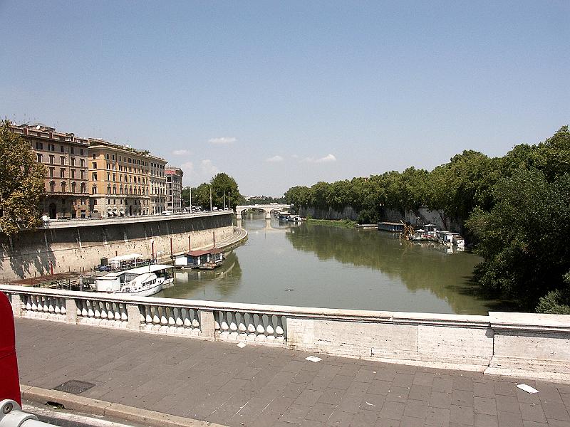 PICT0411.JPG - View of Tiber River, Rome