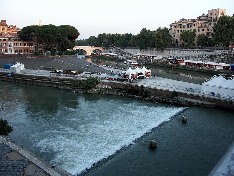 PICT0443.JPG - View of split of Tiber River