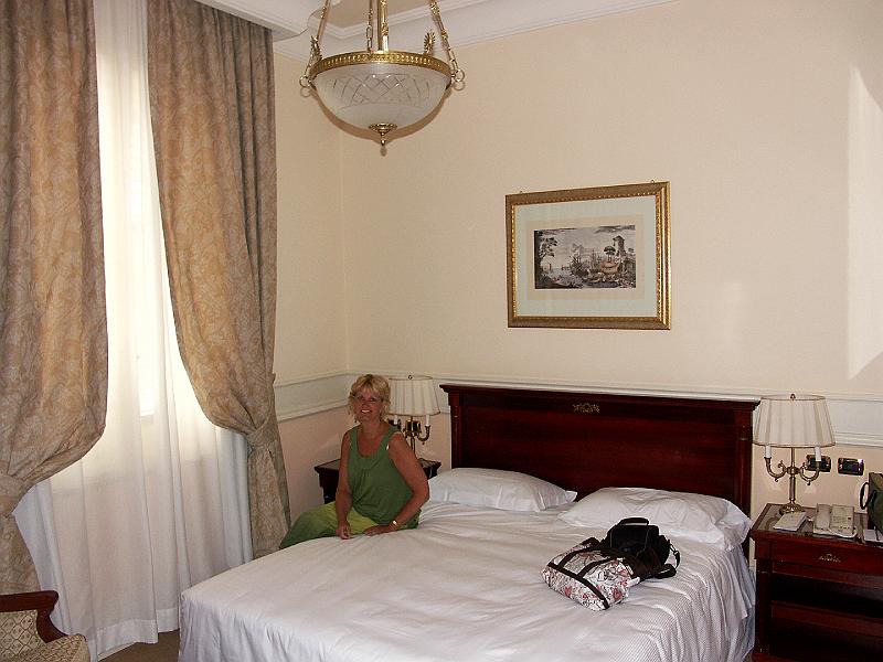 PICT0781.JPG - Grand Hotel Et Des Palmes, Palermo: our room