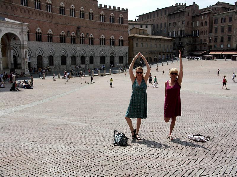 PICT0270.JPG - Yoga practice in Il Campo, Siena's main square