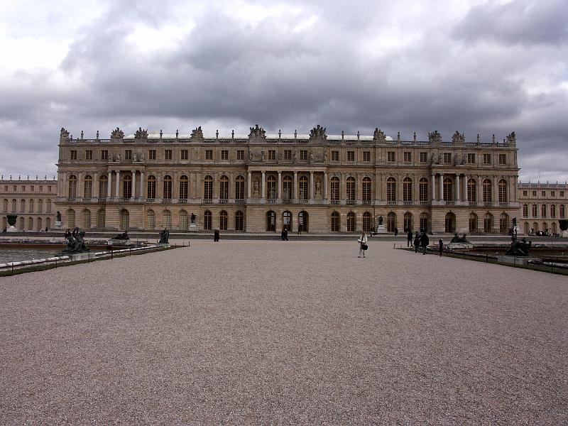 PICT3327.JPG - View of the back of Versailles from the garden.