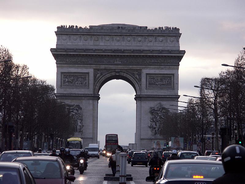 PICT3331.JPG - The Arc de Triomphe.